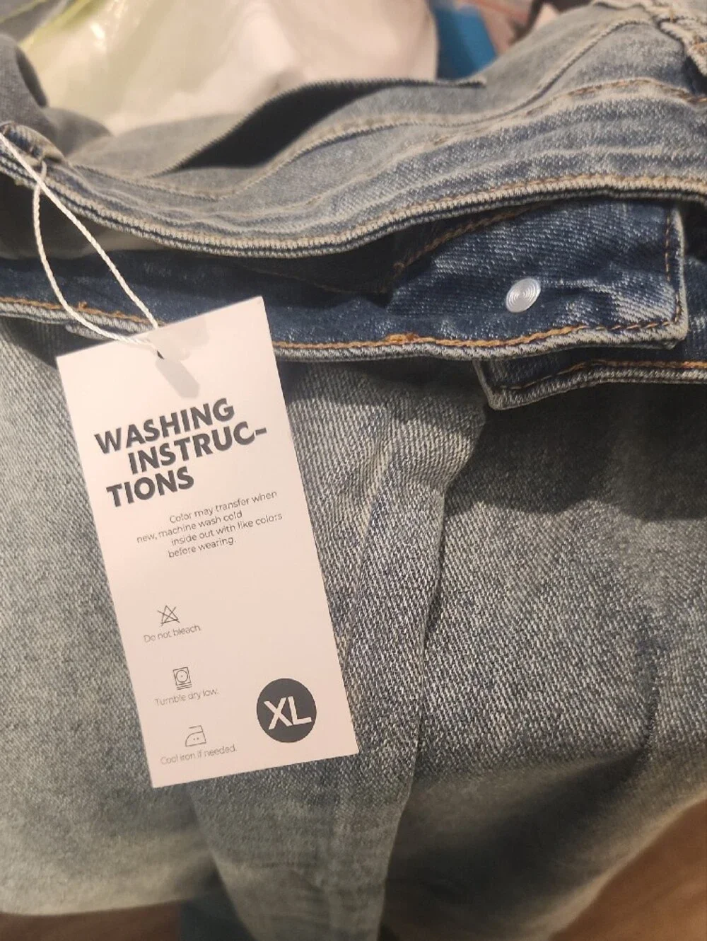 EmmioClassic mid-to-high rise cut with an iconic acid-washed Jean